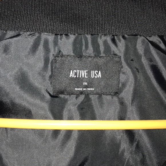 Black vest with brown piping and gold zippers. - Picture 4 of 4